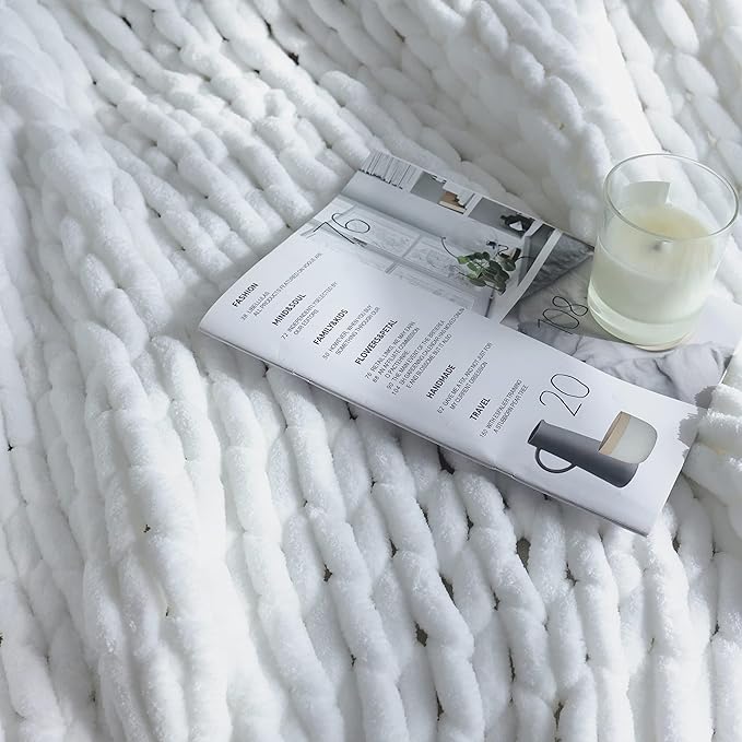Maetoow Chenille Chunky Knit Blanket Throw (60×80 Inch), Handmade Warm & Cozy Blanket Couch, Bed, Home Decor, Soft Breathable Fleece Banket, Christmas Thick and Giant Yarn Throws,White