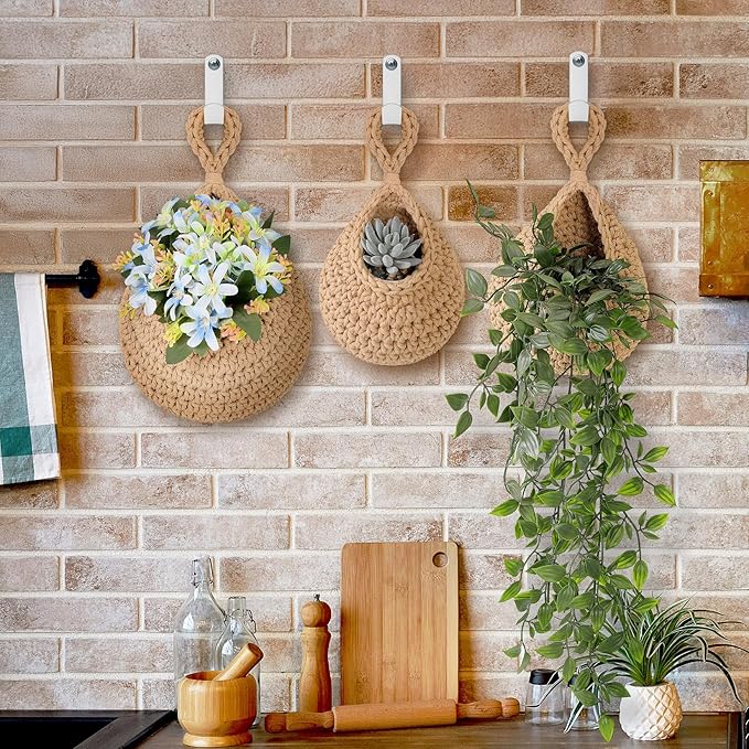 AARAINBOW Boho Wall Hanging Baskets for Kitchen Storage, Fruit Woven Wall Basket 9 Pcs, Hanging Vegetable and Onion Storage with 24 Hooks ïŒBrownïŒ