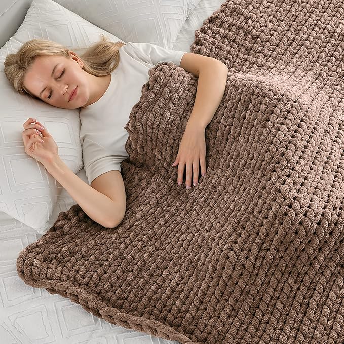 Maetoow Tighter Version Chenille Chunky Knit Blanket Throw (50×60 Inch), Handmade Warm & Cozy Blanket Couch, Bed, Home Decor, Soft Fleece Banket, Boho Thick Blankets and Giant Yarn Throws,Brown