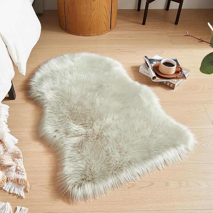 AMTOVO Faux Fur Rug, Light Grey Small Area Rug, Fluffy Sheepskin Rug, Fuzzy Ultra Soft 2 x 3 ft Shag Rugs for Bedroom Sofa Throw Cushion Room Decor, Sheepskin