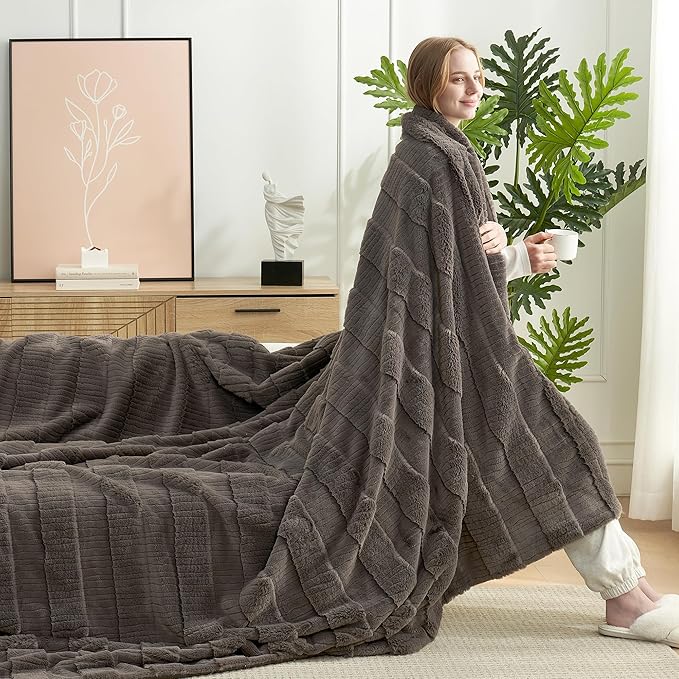 Amélie Home Luxury Striped Faux Fur Throw Blanket for Couch, Embossed Split Fur Cozy Fuzzy Fluffy Luxurious Soft Plush Sofa Chair Bed Gift Blankets for Women Men Wife Friend, 88"x90", Charcoal Gray